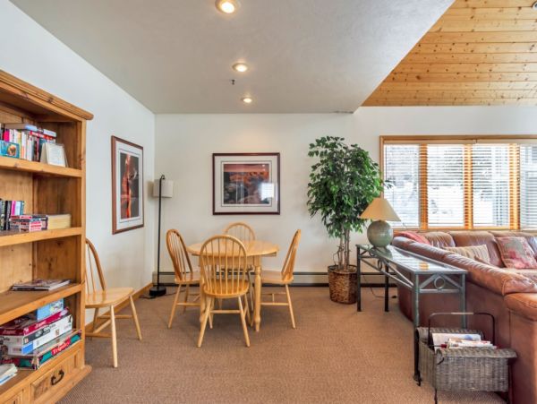 Alta Condo 982559