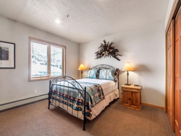 Alta Condo 982559