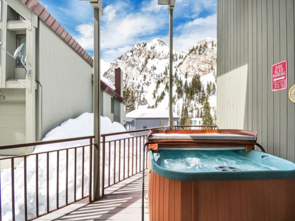 Alta Condo 982559