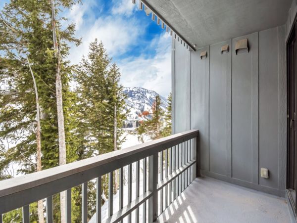 Alta Condo 982560
