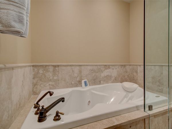 Alta Condo 982561