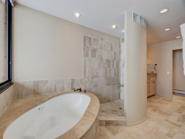 Alta Condo 982561