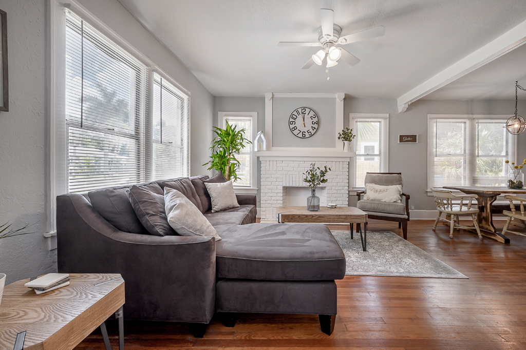 St. Petersburg Home 982598