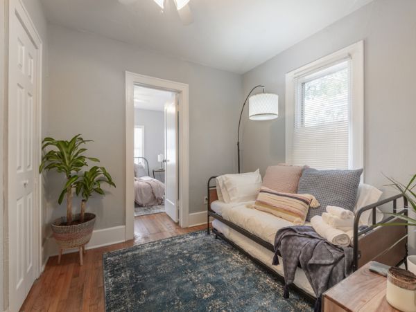 St. Petersburg Home 982599