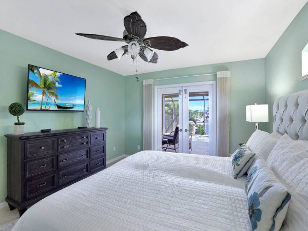 Marco Island Vacation Home Short Walk To Beach Caged Pool