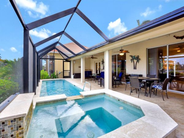 Marco Island Vacation Home Short Walk To Beach Caged Pool