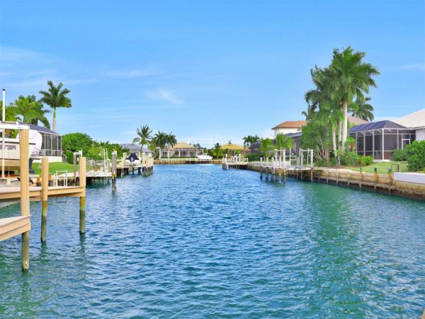 Marco Island Vacation Home Short Walk To Beach Caged Pool