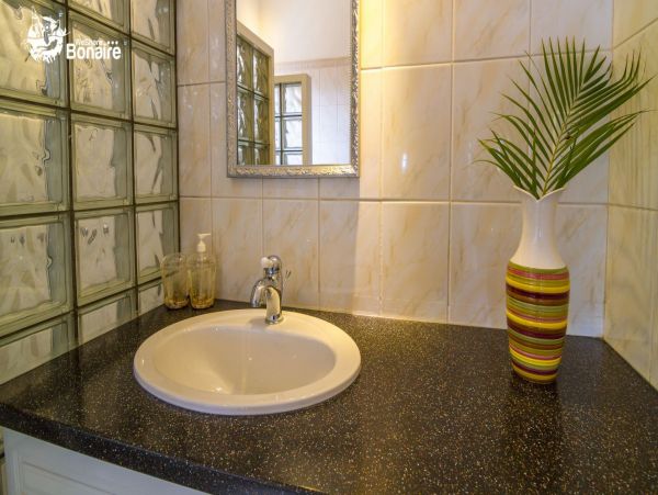 Bonaire Home 982635
