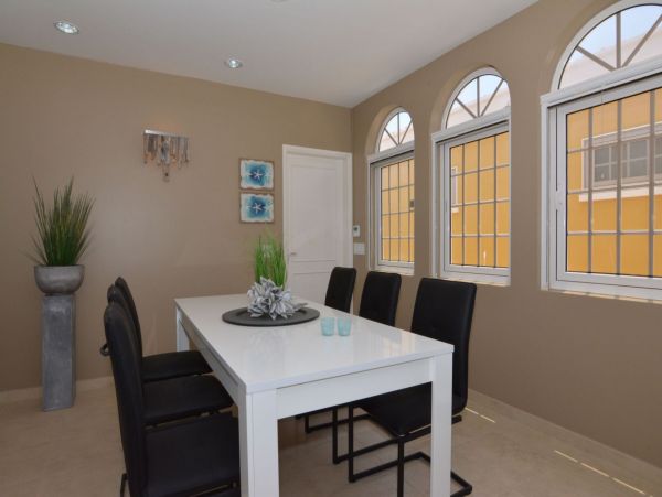 Bonaire Home 982636