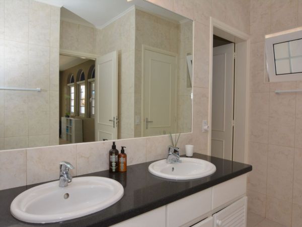 Bonaire Home 982636