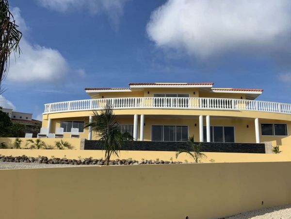 Bonaire Home 982637