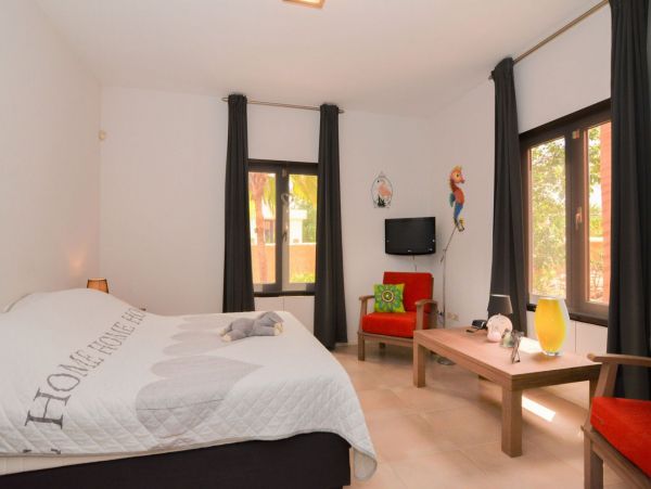 Bonaire Home 982640
