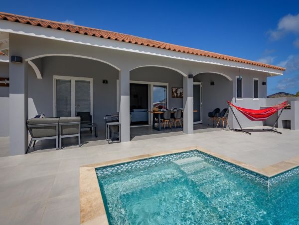Bonaire Home 982670