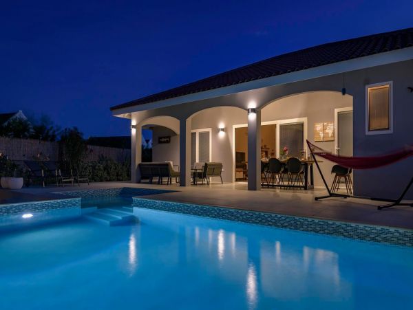 Bonaire Home 982670