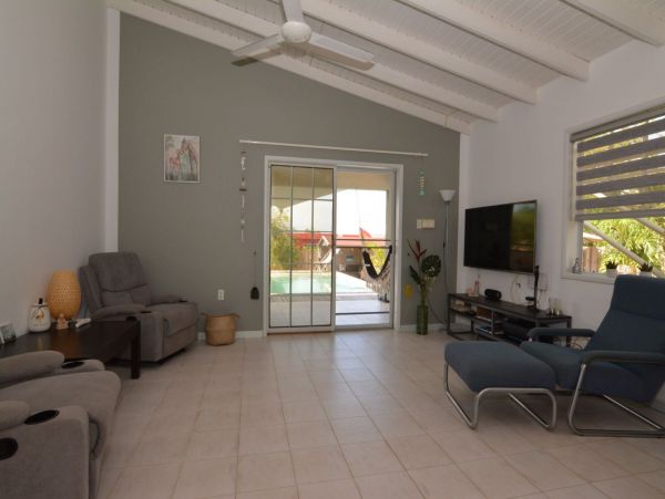 Bonaire Home 982675