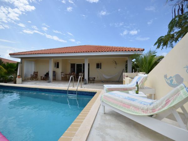 Bonaire Home 982676