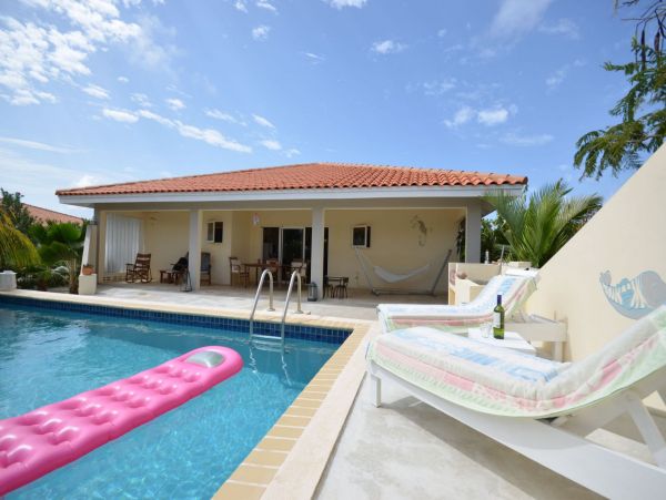 Bonaire Home 982676