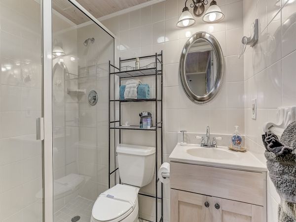 Short Walk to Beach Vacation Home in Holmes Beach 2 Bedroom