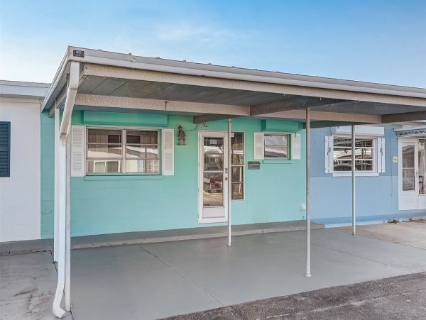 Short Walk to Beach Vacation Home in Holmes Beach 2 Bedroom