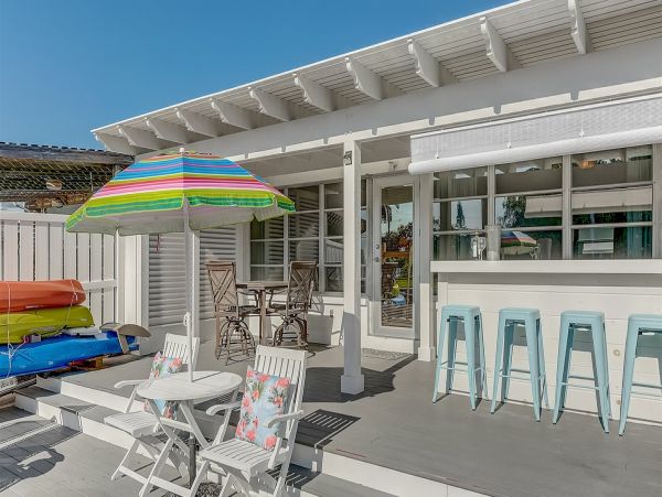 Short Walk to Beach Vacation Home in Holmes Beach 2 Bedroom