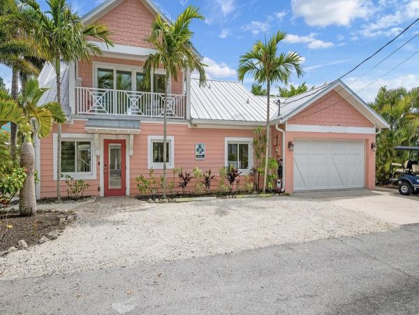 Stunning 4 Bedroom Vacation Rental Home in Bradenton Beach
