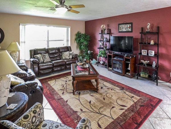 Beautiful Canalfront Three Bedroom Home with Caged Pool