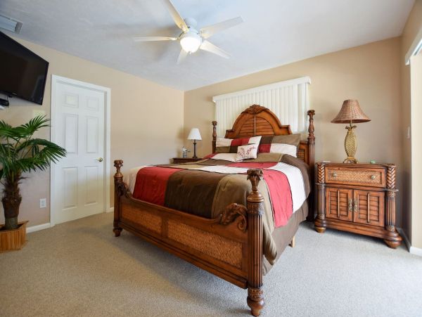 Beautiful Canalfront Three Bedroom Home with Caged Pool