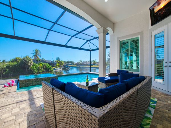 Italian Style Luxury Vacation Villa with Caged Pool