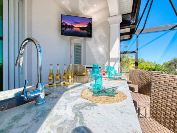 Italian Style Luxury Vacation Villa with Caged Pool