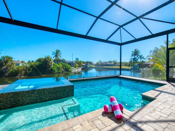 Italian Style Luxury Vacation Villa with Caged Pool