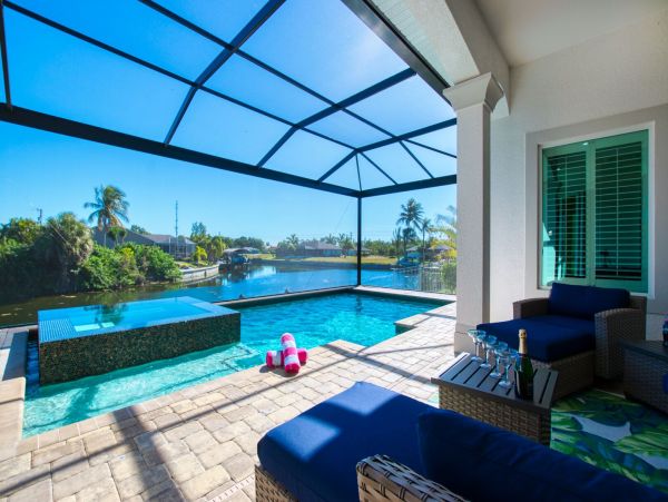 Italian Style Luxury Vacation Villa with Caged Pool