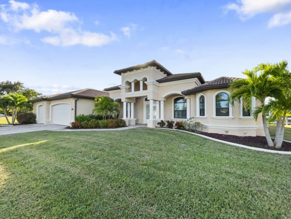 Cape Coral Luxury Vacation Villa Pool