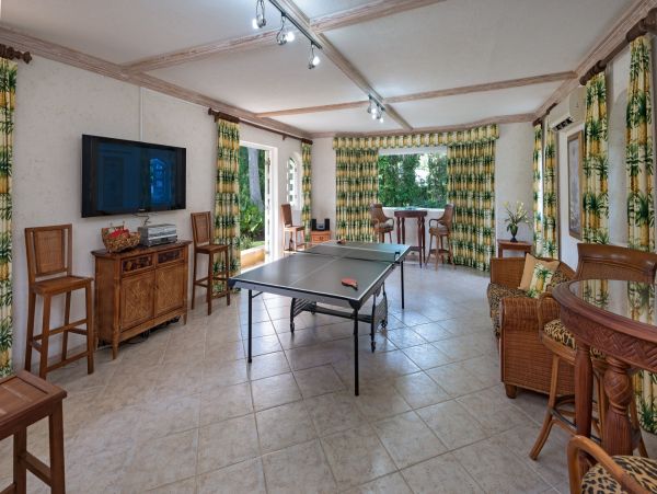 Saint James Vacation Home Walk to Beach Ten Guests