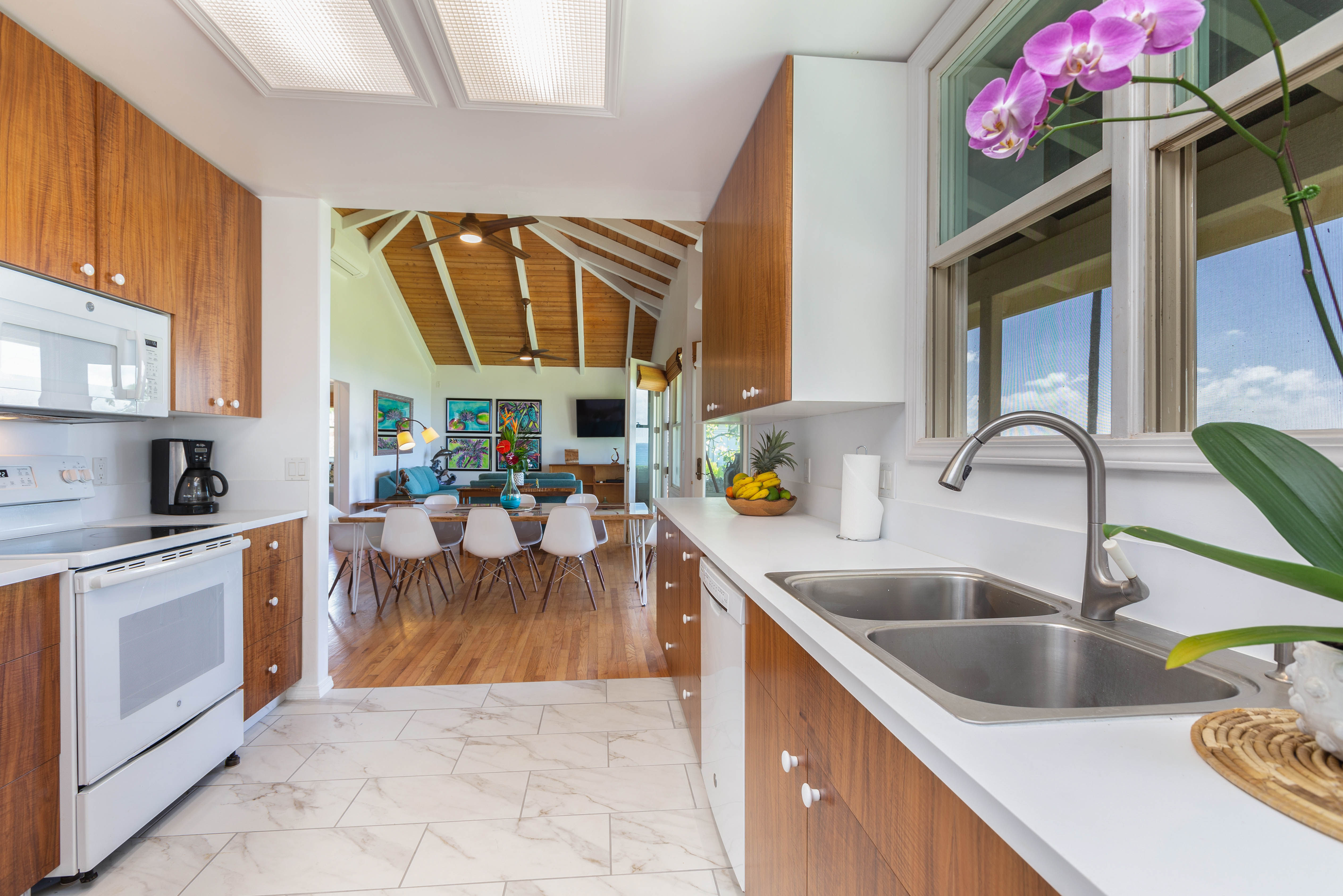 Koloa Beachfront Home with Three Bedroom in Poipu