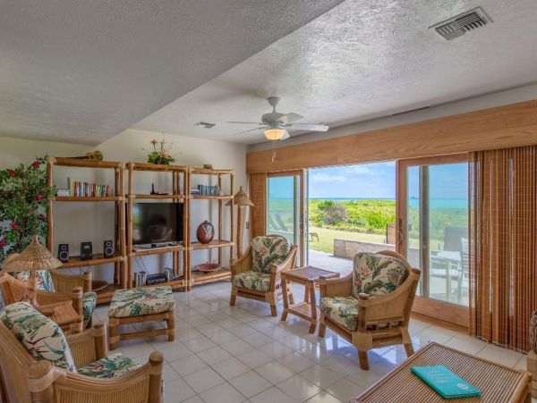 Four Bedroom Beachfront Rental Hawaii Vacation