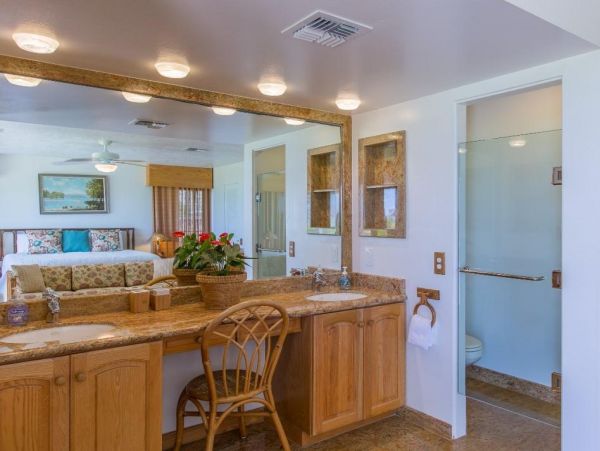 Four Bedroom Beachfront Rental Hawaii Vacation