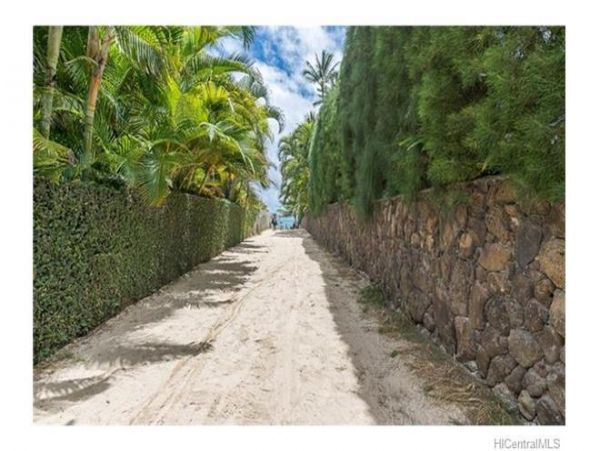 Kailua Beautiful Vacation Home Short Walk to Beach Sleeps 5