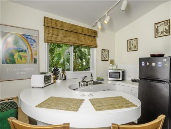 Kailua Beautiful Vacation Home Short Walk to Beach Sleeps 5