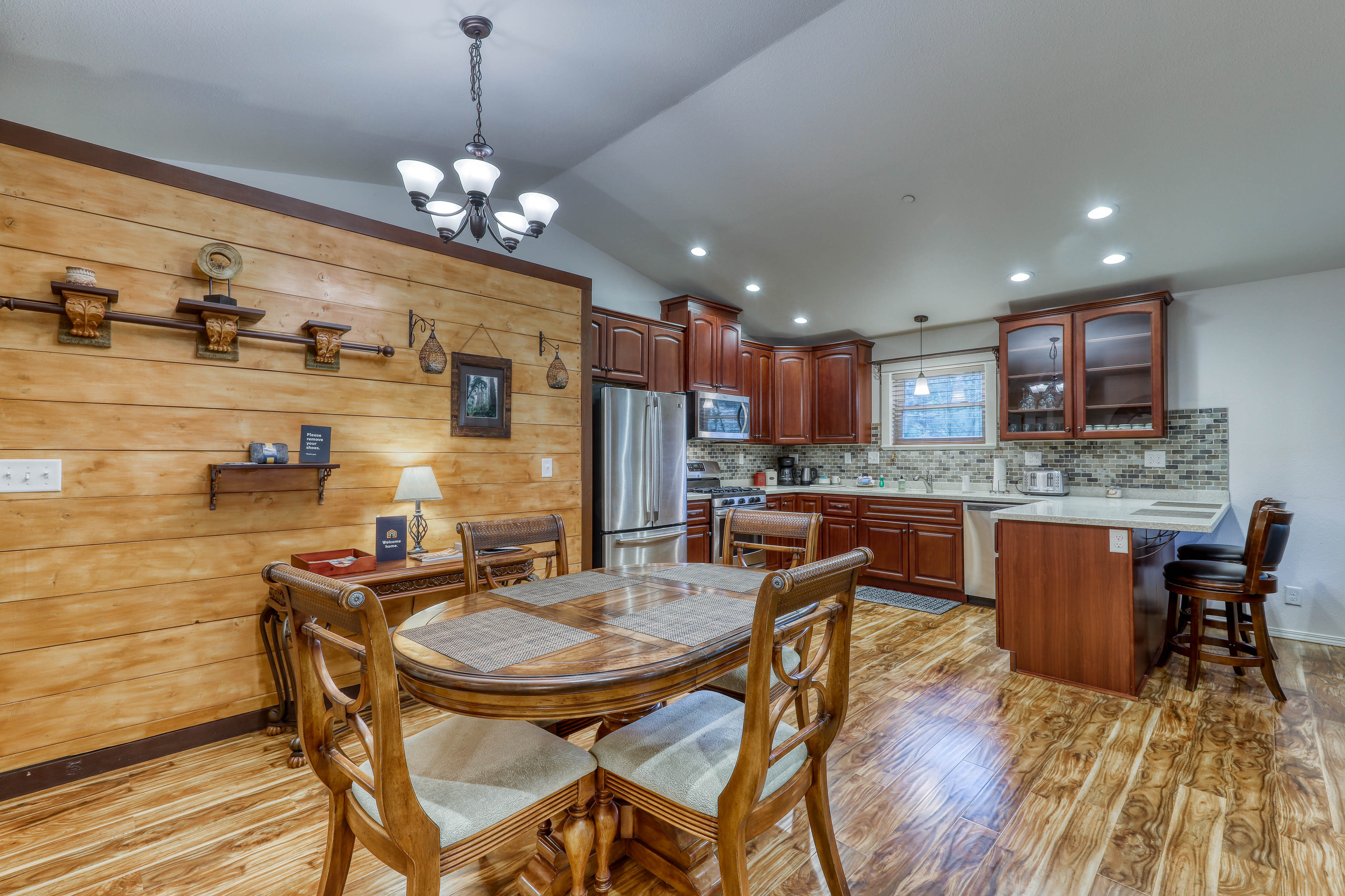 Mendocino Home 982845
