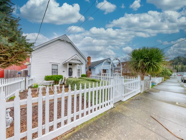 Mendocino Home 982858