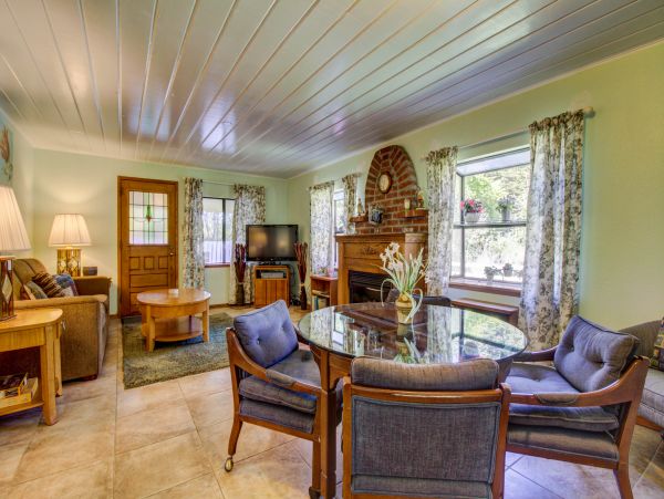 Mendocino Home 982879