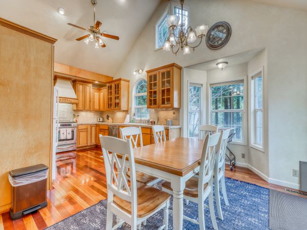 Mendocino Home 982935