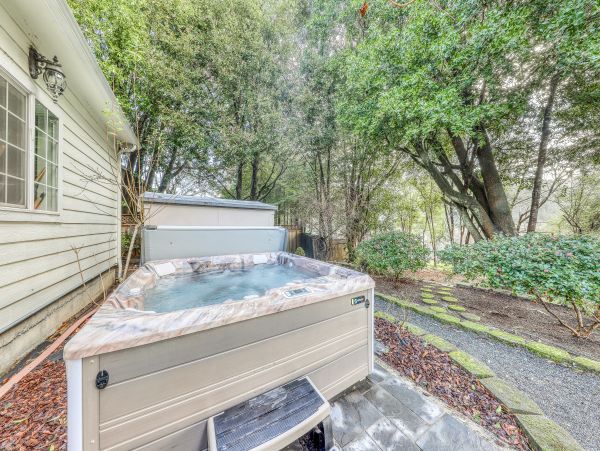 Mendocino Home 982935