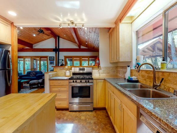 Mendocino Home 982936