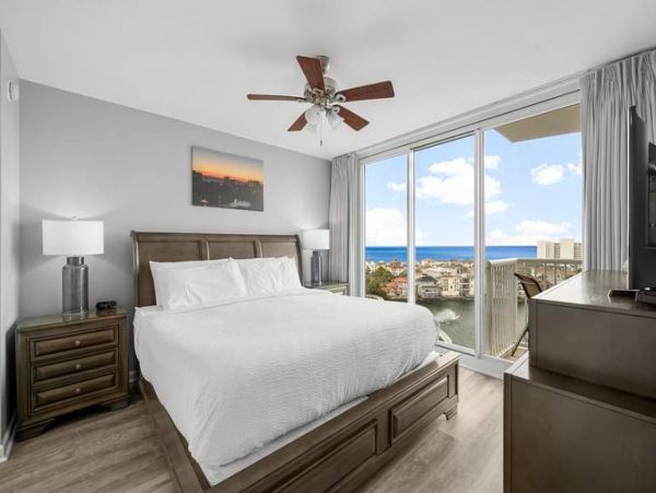 Gulf View Condo with Resort Amenities in the Heart of Destin