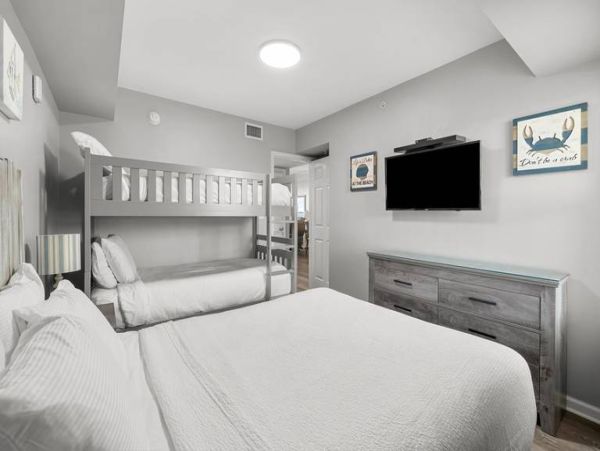 Gulf View Condo with Resort Amenities in the Heart of Destin