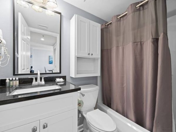 Gulf View Condo with Resort Amenities in the Heart of Destin