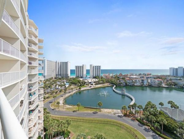 Gulf View Condo with Resort Amenities in the Heart of Destin