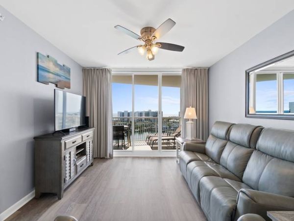 Gulf View Condo with Resort Amenities in the Heart of Destin