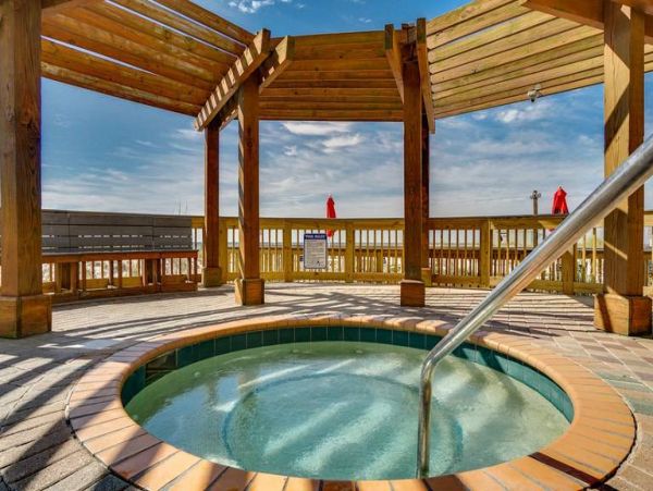Gulf View Condo with Resort Amenities in the Heart of Destin